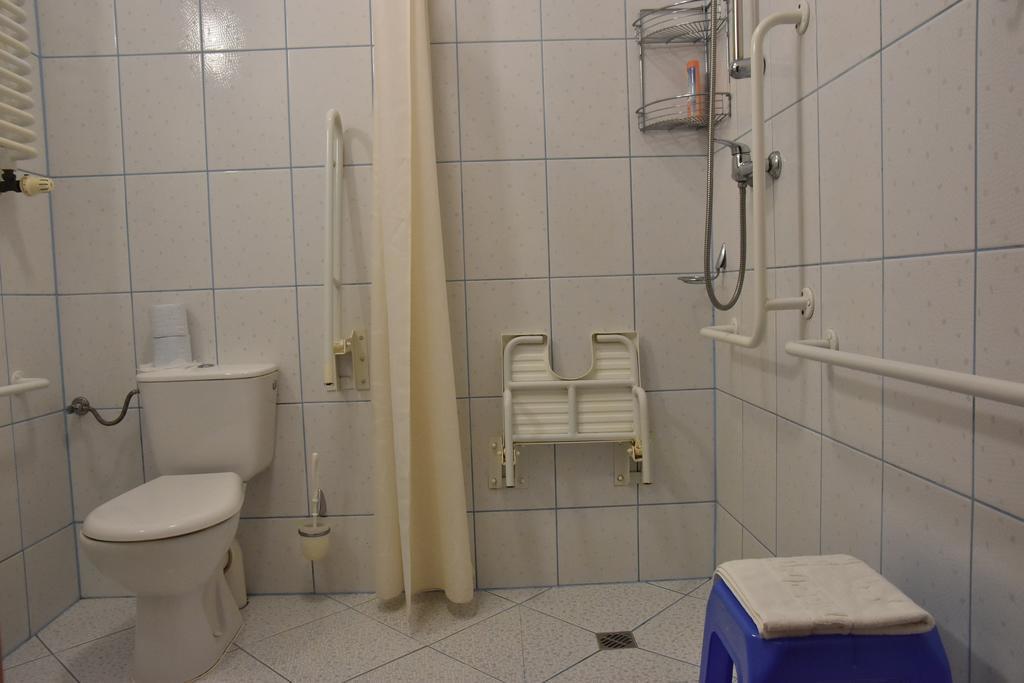 Zweibettzimmer mit Balkon